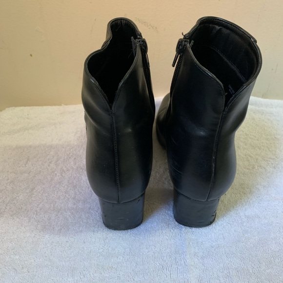 Black boot - Picture 2 of 4